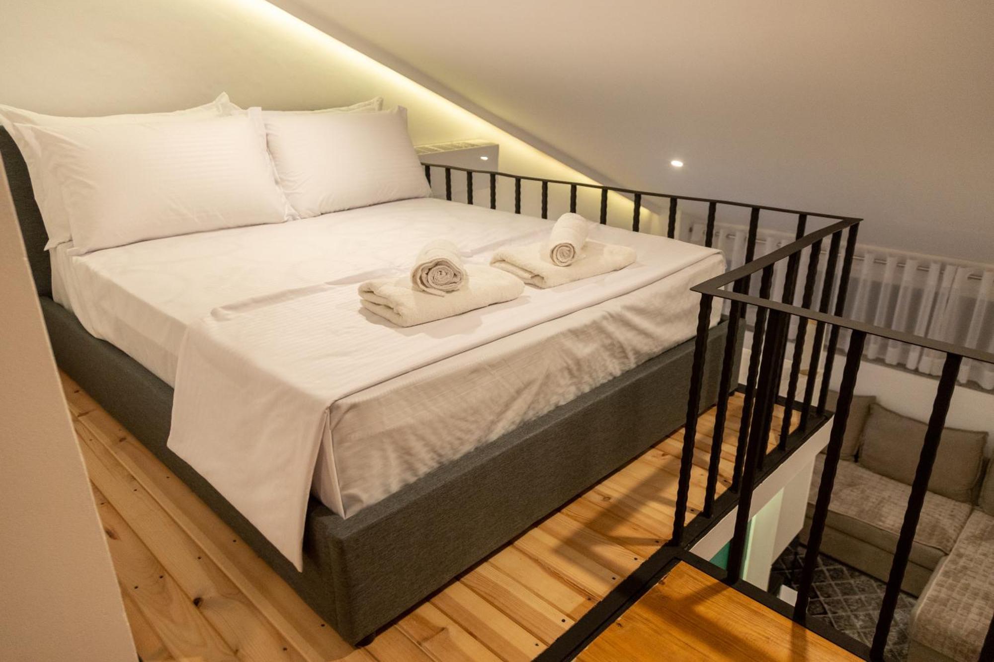 Cozy Loft-Blloku Downtown Hotel Tirana Exterior foto